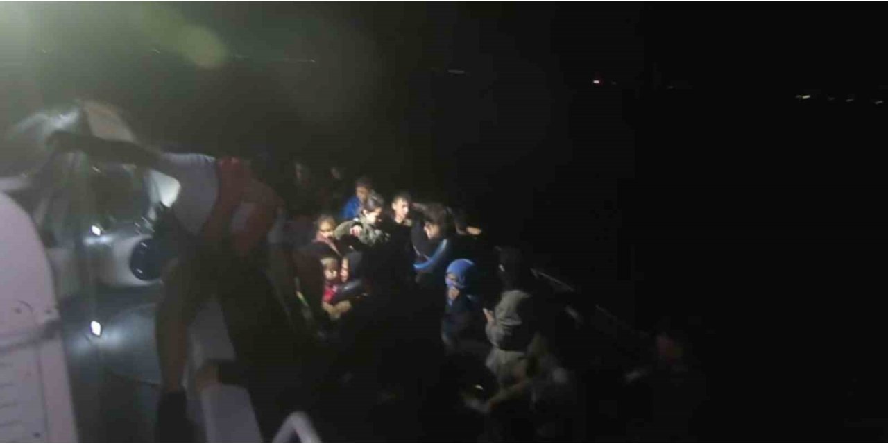 Didim’de 33 düzensiz göçmen kurtarıldı