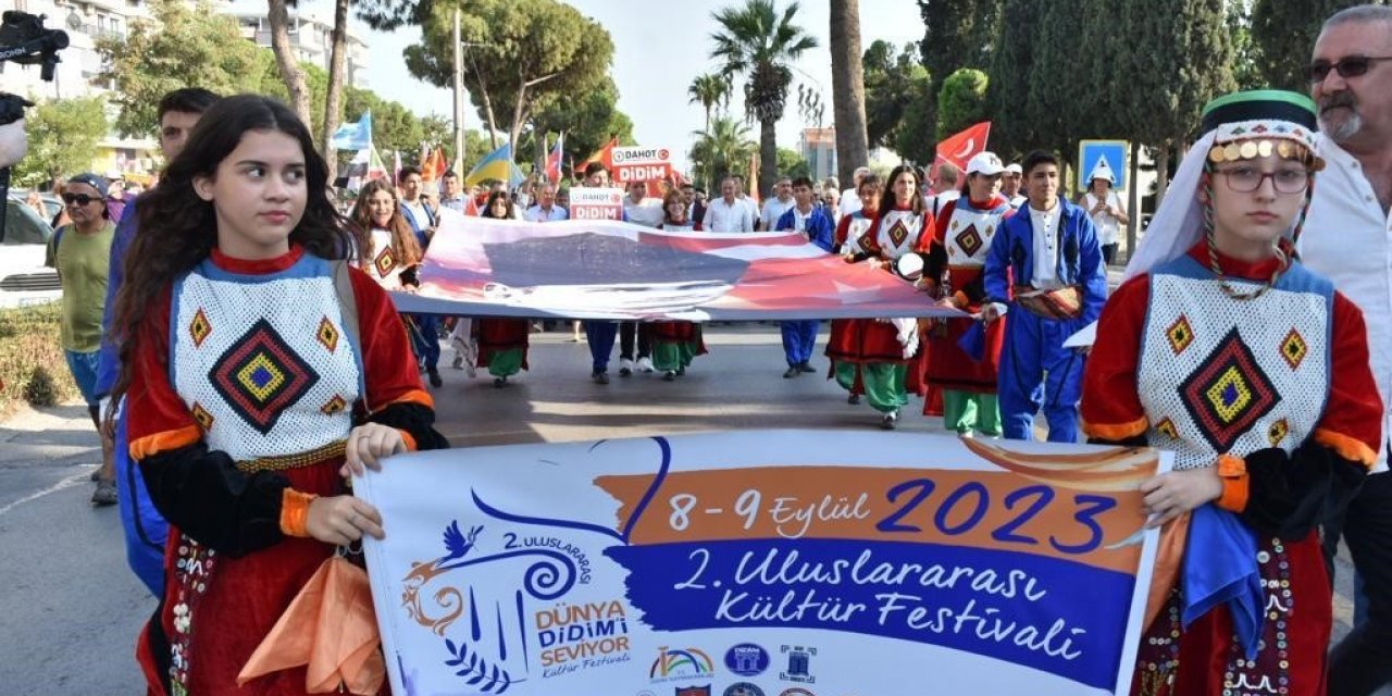 “Dünya Didim’i Seviyor” festivali renkli görüntülere sahne oldu