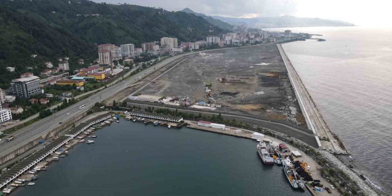 Rize Şehir Hastanesi’nin deniz dolgusunda sona geliniyor