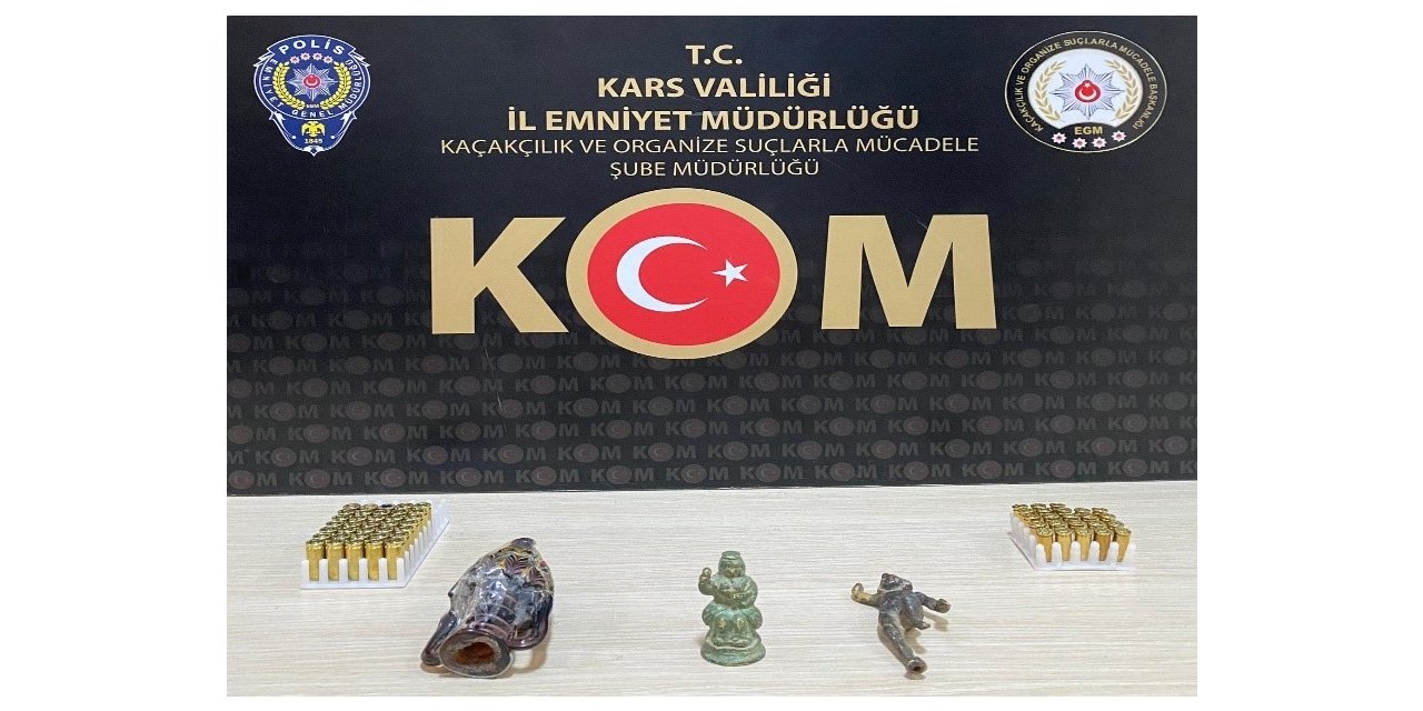 Kars’ta tarihi eser ve silah ele geçirildi