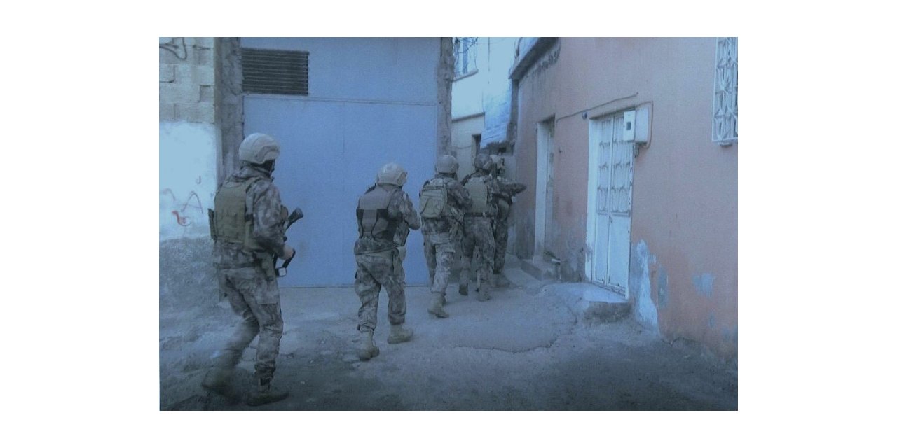 Kilis’te terör örgütlerine operasyon: 12 zanlıdan 4’ü tutuklandı