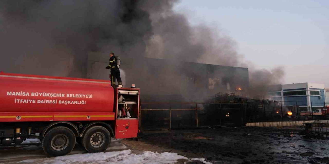 Yangın bitti her ihtimale karşı itfaiye 24 saat nöbette