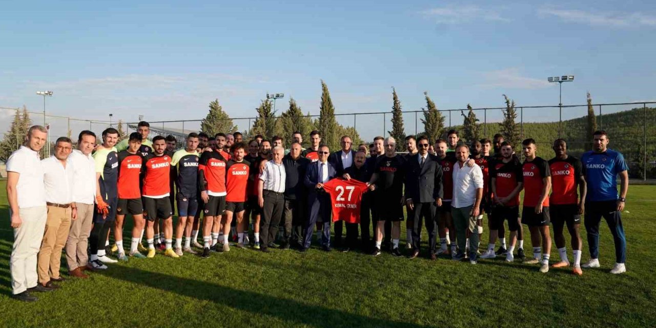 Vali Çeber’den, Gaziantep FK’ya moral ziyareti