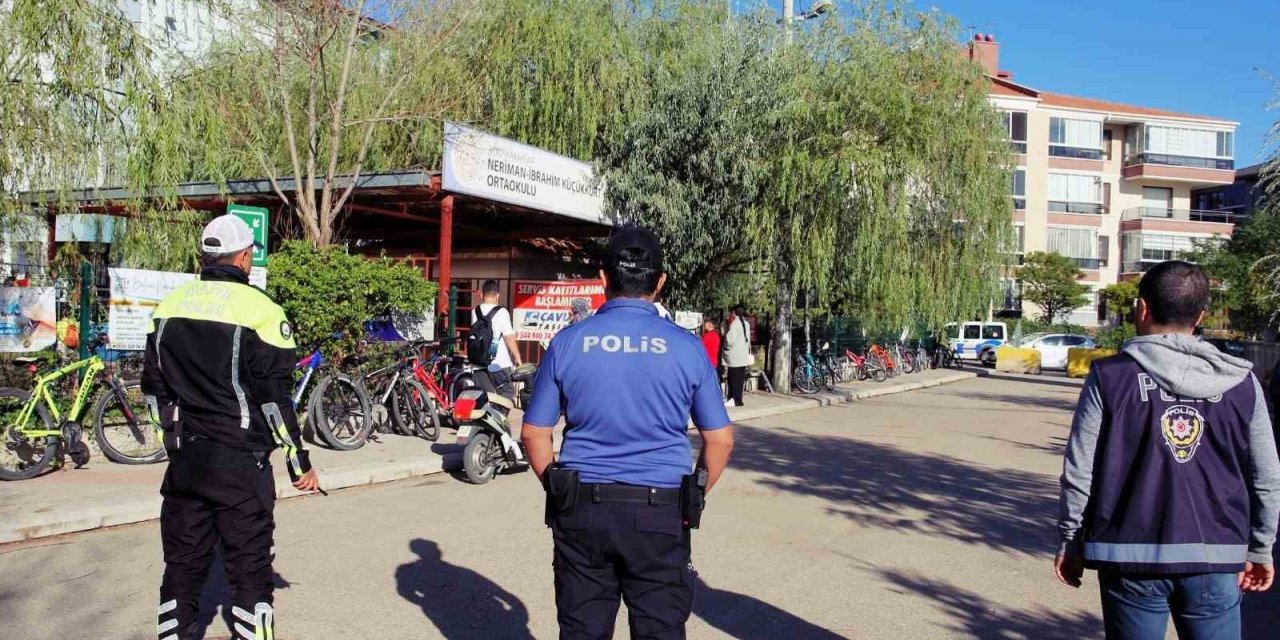 Afyonkarahisar’da okul çevrelerinde denetim başladı