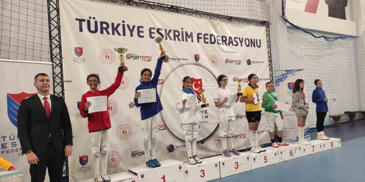 Eskişehirli sporcular eskrimde 3 derece aldı