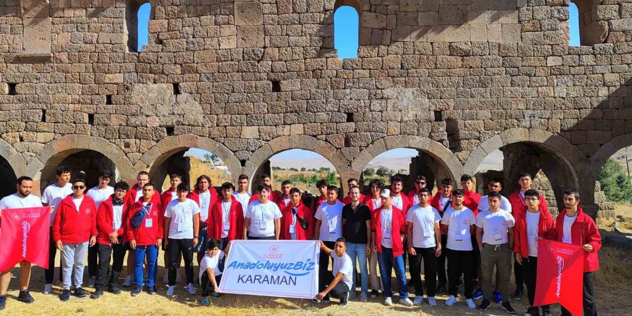Karaman’a “Anadolu’yuz Biz” projesiyle gelen gençler kenti tanıdı