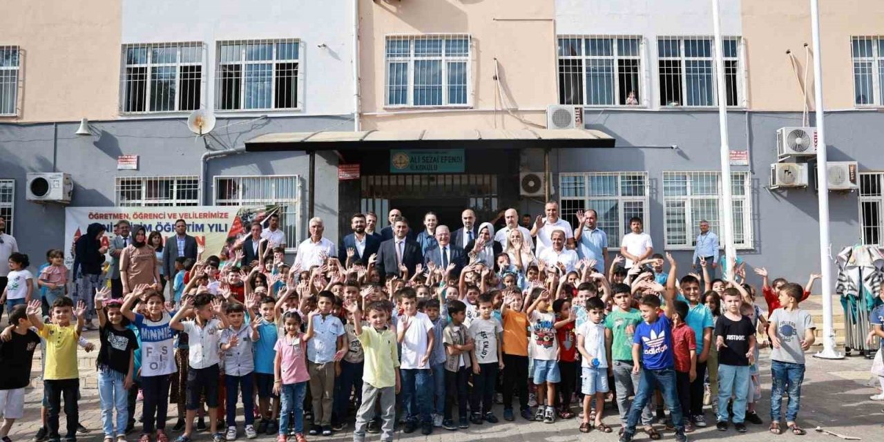 Bu yıl da kitaplar devletten, çanta ve kırtasiyeler Onikişubat Belediyesi’nden