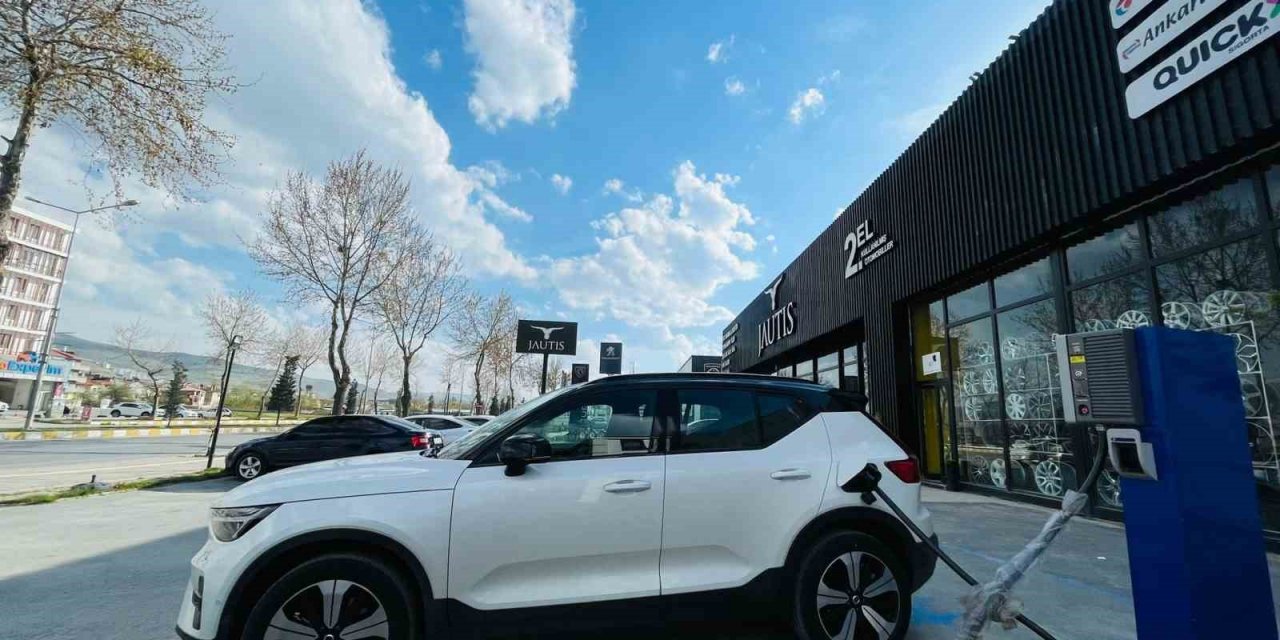 Kaskoya ‘elektrikli’ dokunuşu