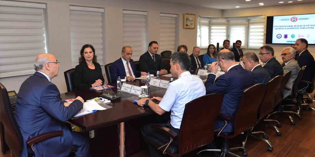 Vali Köşger’in başkanlığında üniversite güvenliği ve öğrenci yurt sorunları değerlendirildi