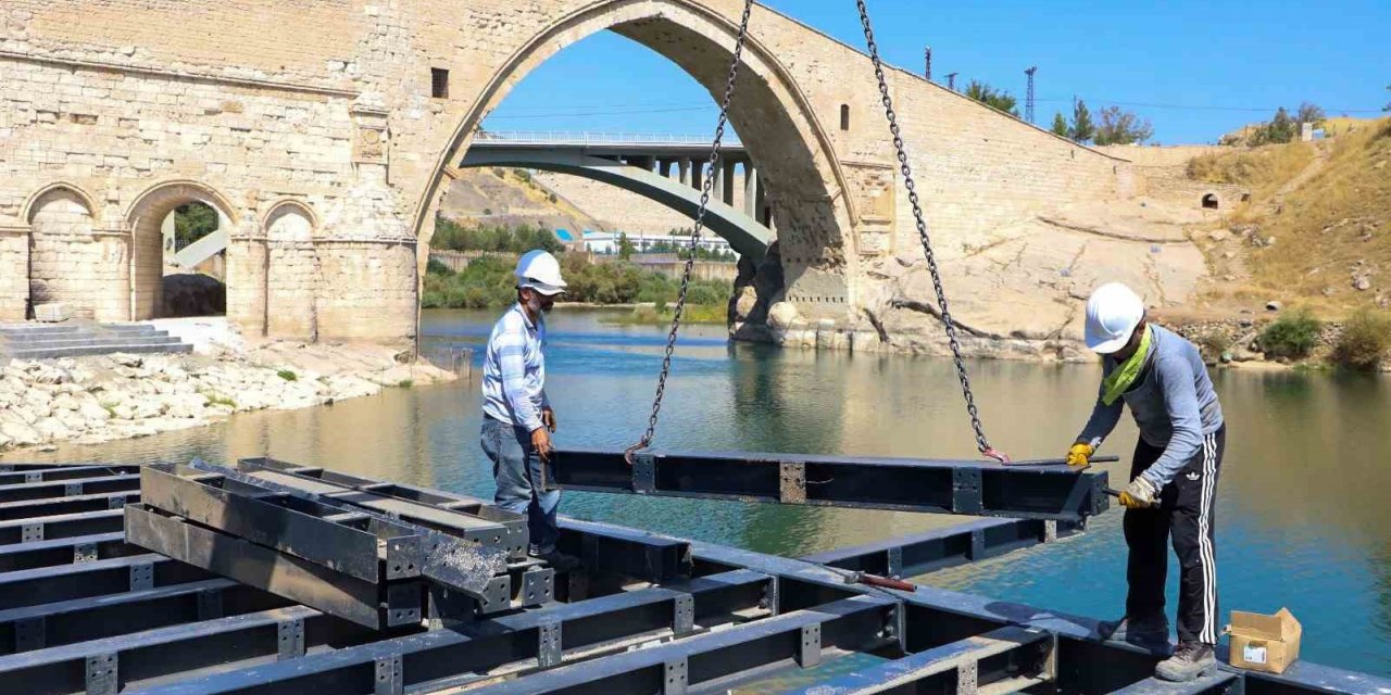 Tarihi Malabadi Köprüsünde çalışmalar tamamlanıyor