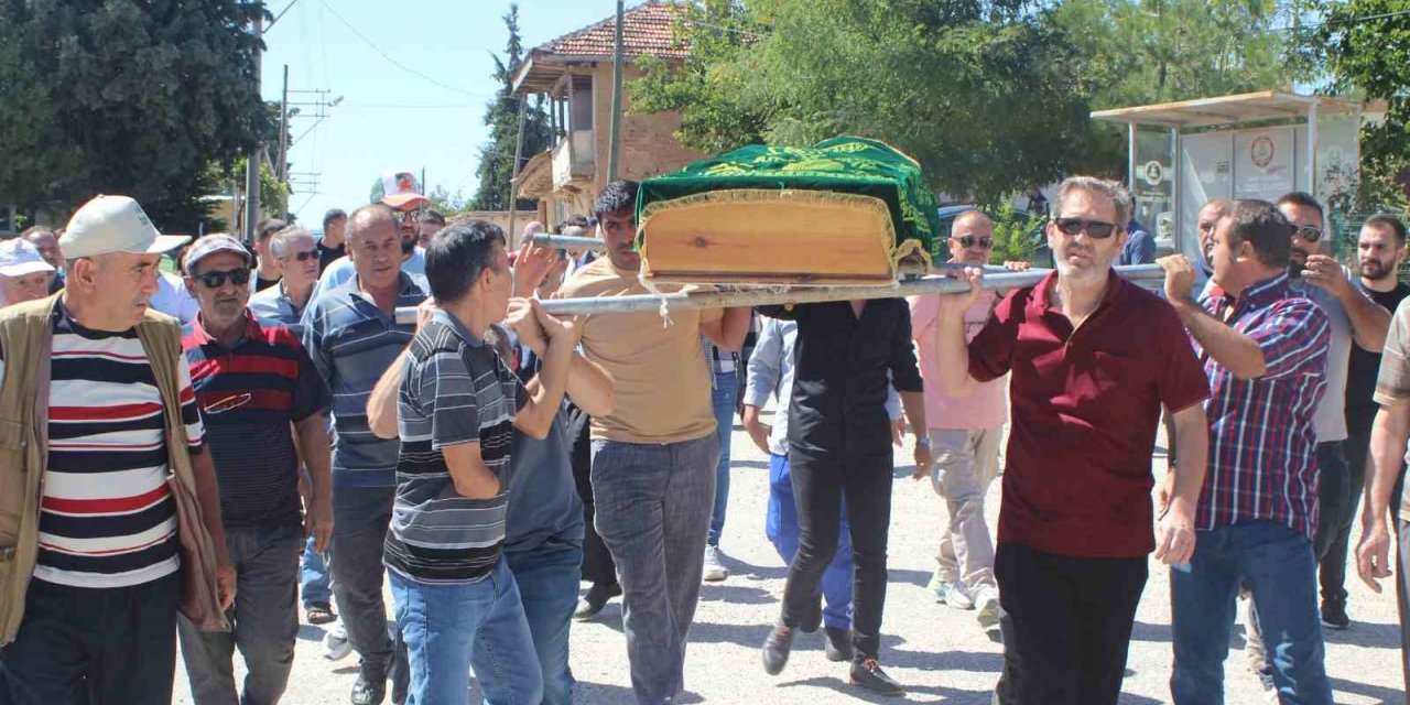 Uşaklı gazeteci son yolculuğuna uğurlandı