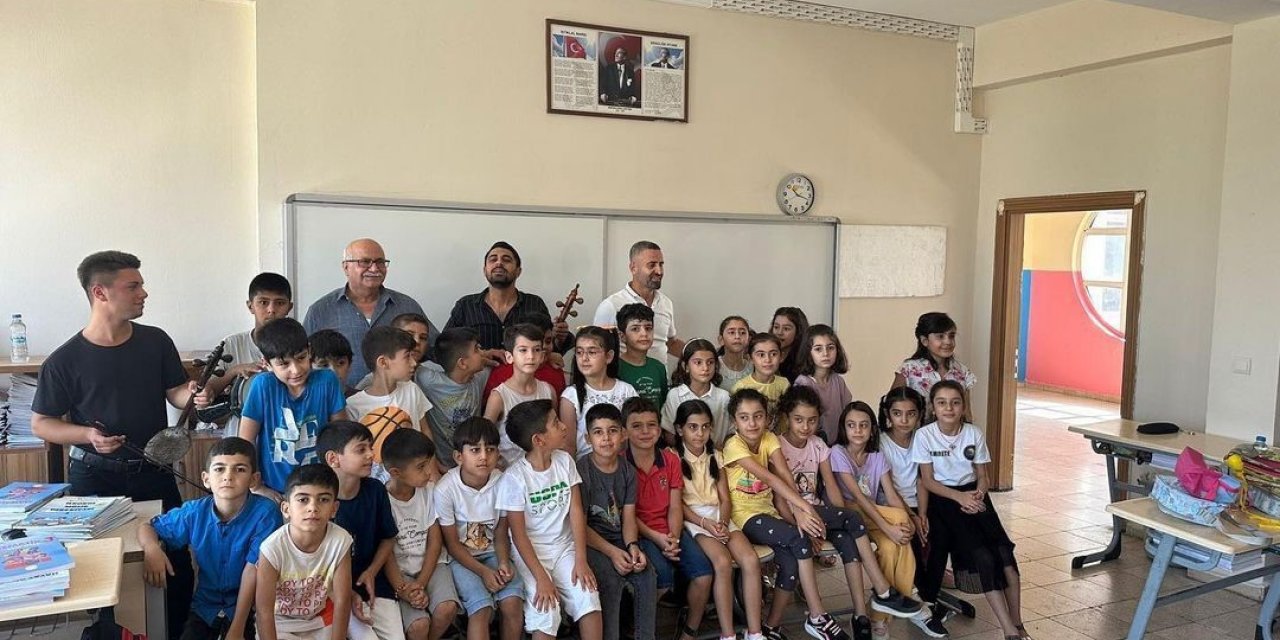 Öğrenciler eğitim öğretim yılına kemençe konseri ile başladı