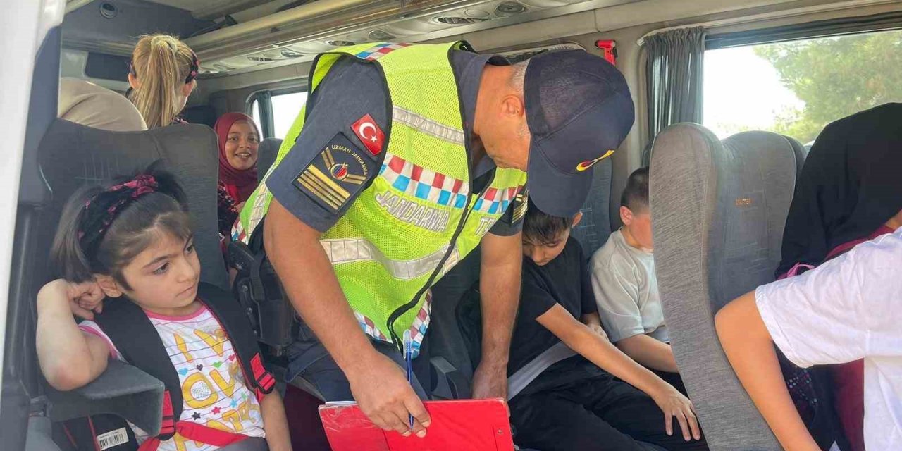 Jandarma ekiplerinden servis araçlarına denetim