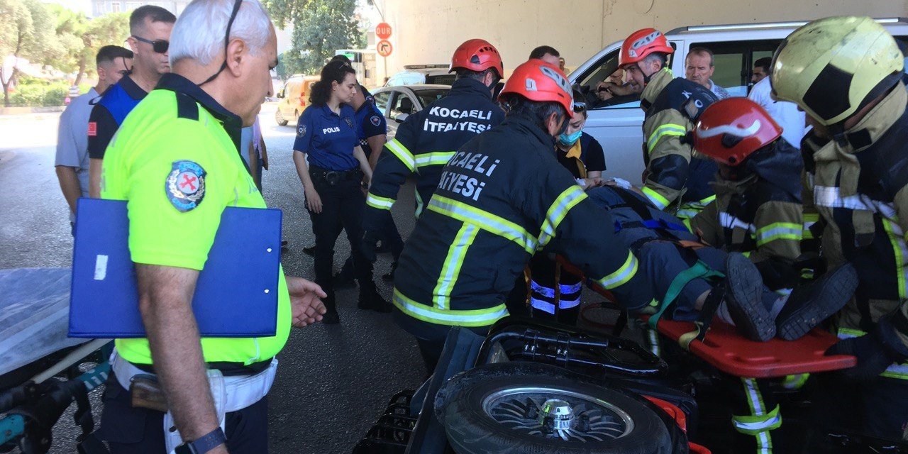 Kaza yapan elektrikli bisiklet yan yattı: Yaşlı çift yaralandı