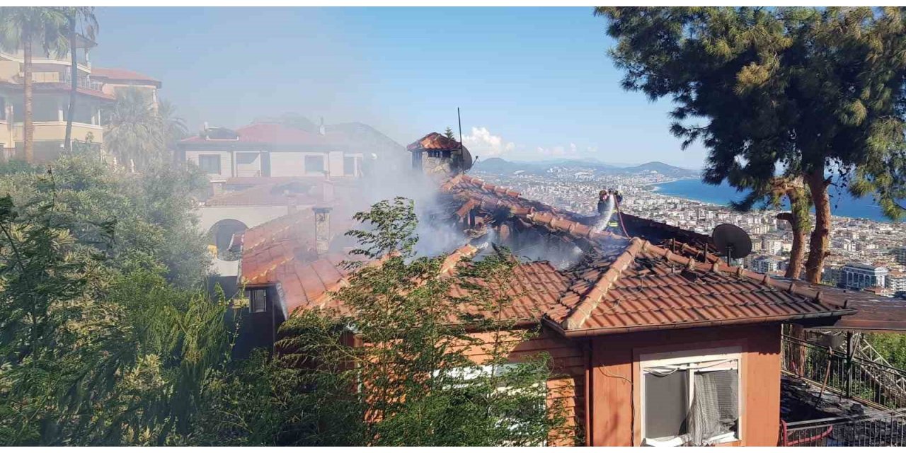 Otluk alanda çıkan yangın, çam ağacının kozalağından lüks villalara sıçradı