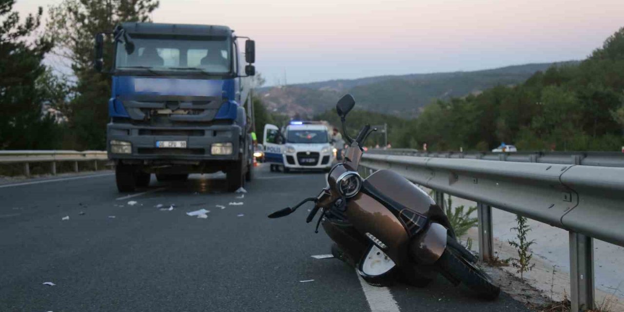 Beton mikseri ile motosiklet çarpıştı: 2 yaralı