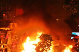 Yolcu otobüsüne bombalı saldırı