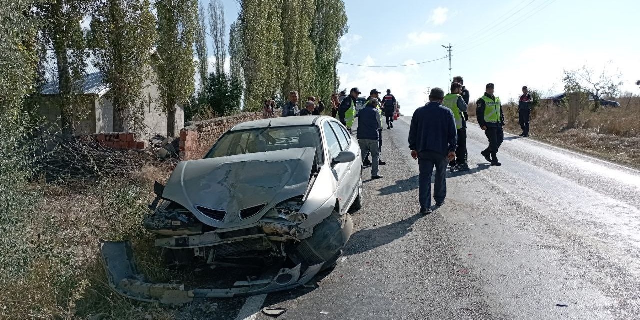 Arkadan çarparak 4 kişinin yaralanmasına neden oldu