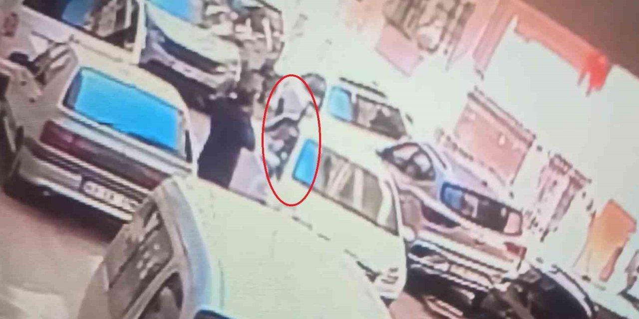 Düğün eğlencesinde tehlike saçtı… Otomobilden sarkıp ateş açtı