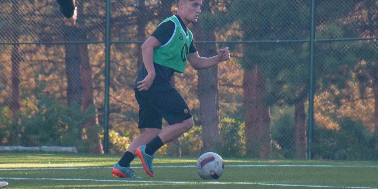 Anadolu Üniversitesi sahasındaki ilk maçın hazırlıklarına başladı