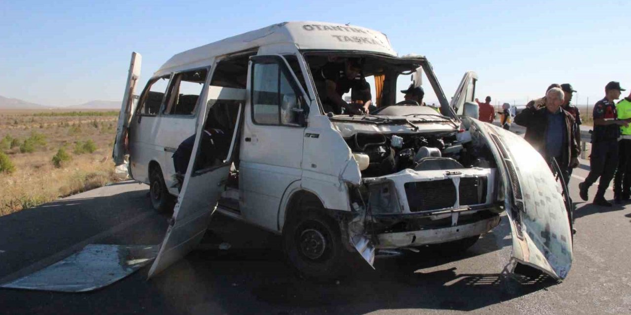 Karaman’daki minibüs kazasında ölü sayısı 2’ye yükseldi