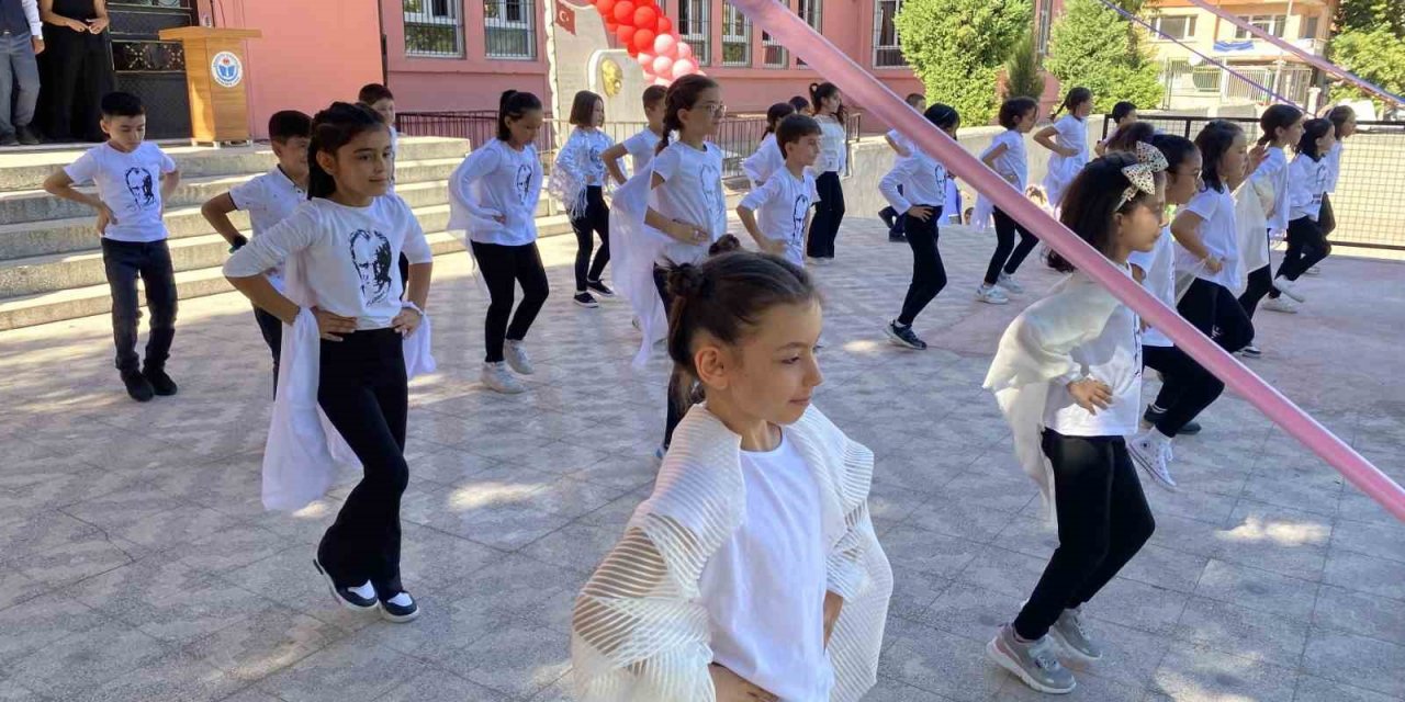 Alaşehir ve Turgutlu’da İlköğretim Haftası kutlandı