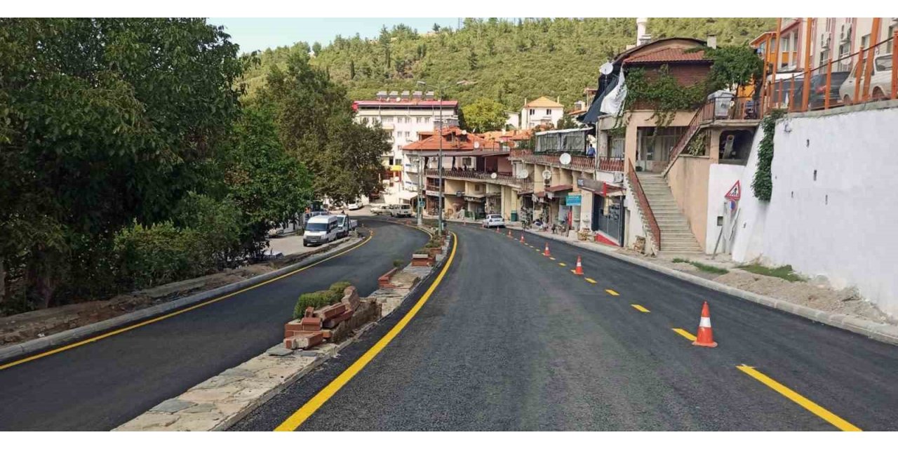 Kavaklıdere’nin 3 mahallesi sıcak asfalta kavuştu