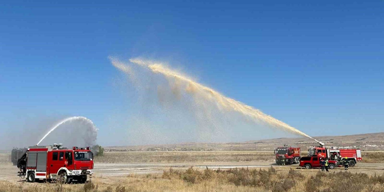 Kapadokya Havalimanı’nda yapılan ’Ateşli Yangın Tatbikatı’ gerçeği aratmadı