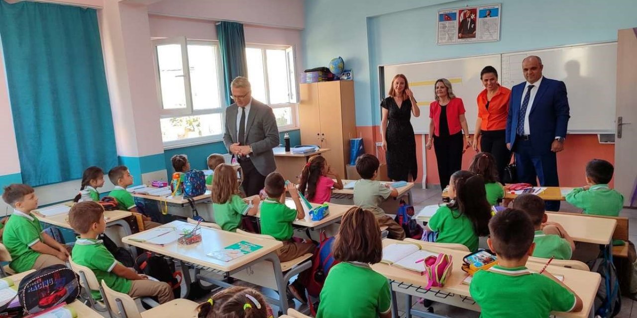 Kaymakam Ahmet Odabaş  “İlköğretim Haftası” kutlamasında çocuklarla