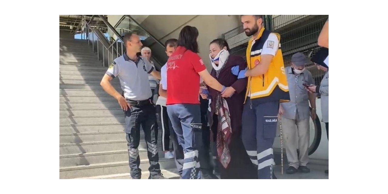 Dengesini kaybeden kadın yürüyen merdivenden düştü