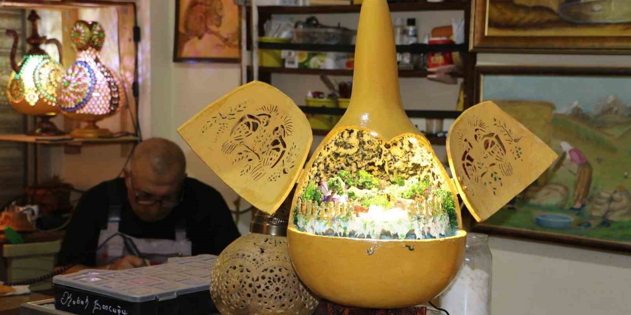 6 yıldır su kabağını sanata dönüştürüyor