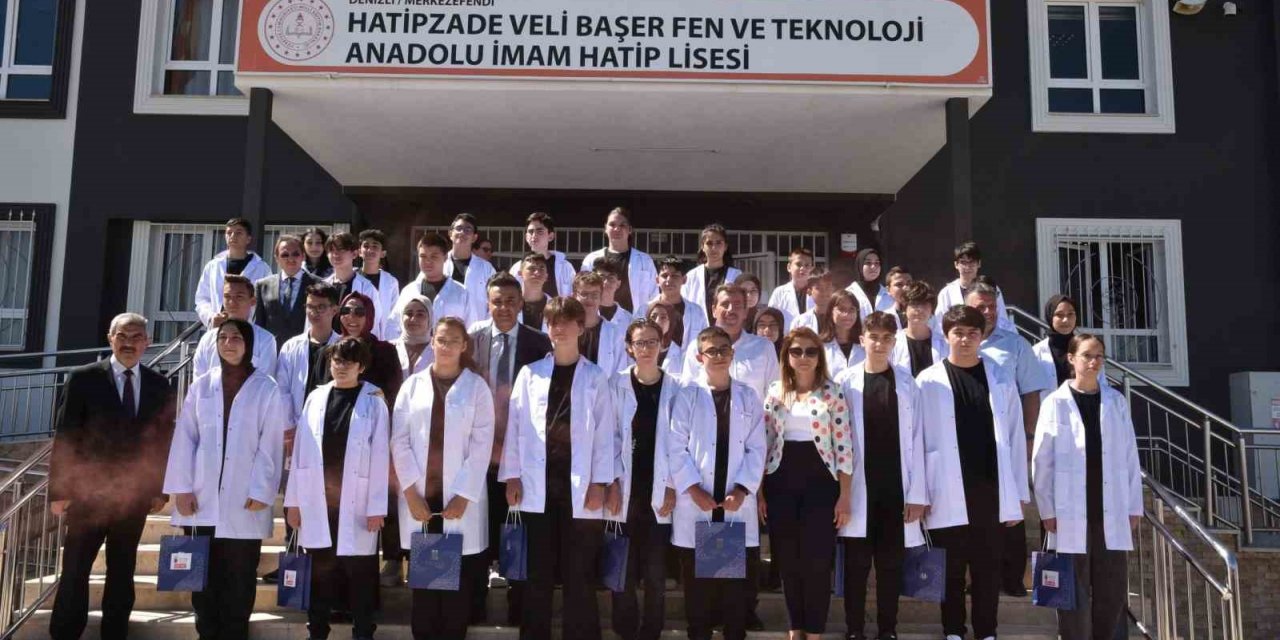 İmam hatipli öğrenciler beyaz önlüklerini giydiler