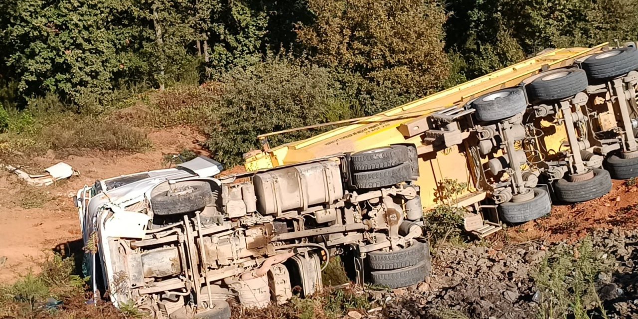Tuzla’da hafriyat kamyonu devrildi: 1 ölü