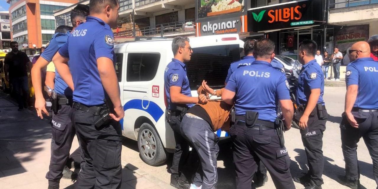 Erzincan’da polislere mukavemette bulunan 2 kişi orantılı güç kullanılarak gözaltına alındı