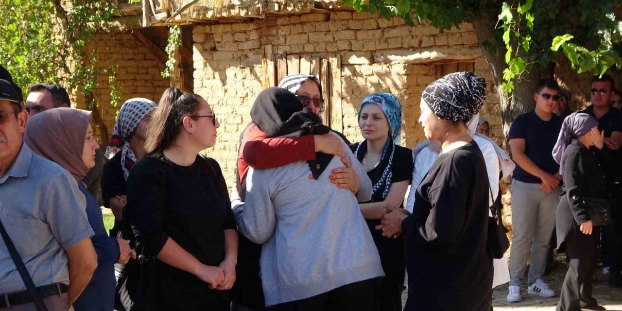 Kazada hayatını kaybeden iki arkadaş son yolculuklarına uğurlandı