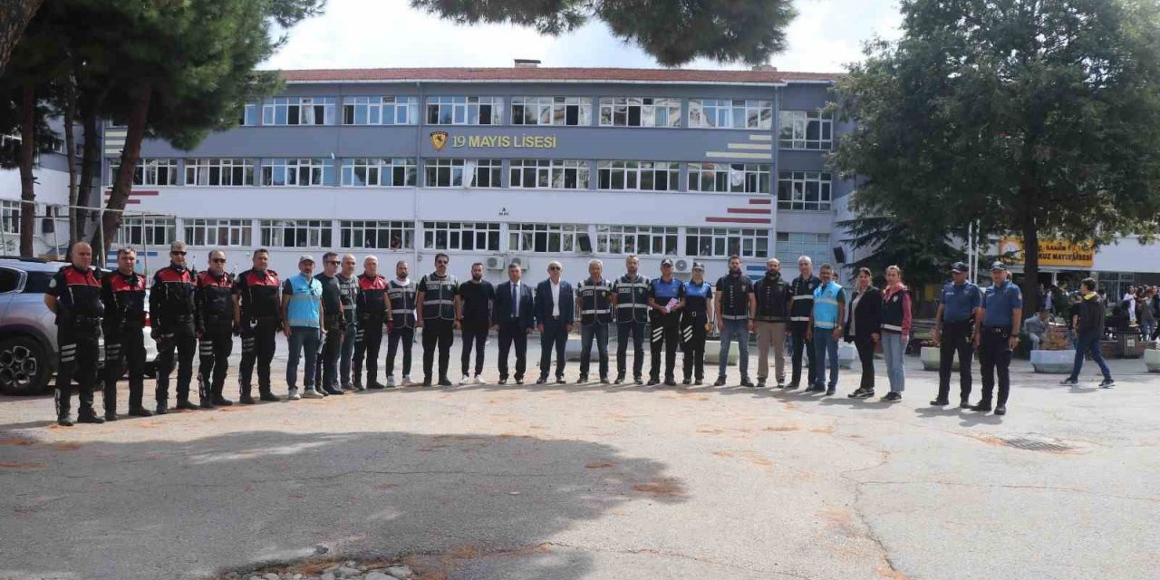 Vali Tavlı, okul ve çevrelerini denetleyerek uyarılarda bulundu