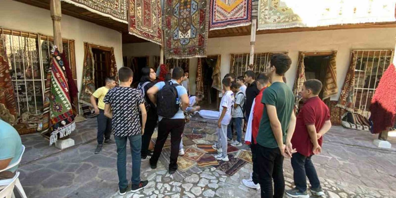 Yeni kayıt yaptıran İmam Hatip Lisesi öğrencilerine kültür gezisi