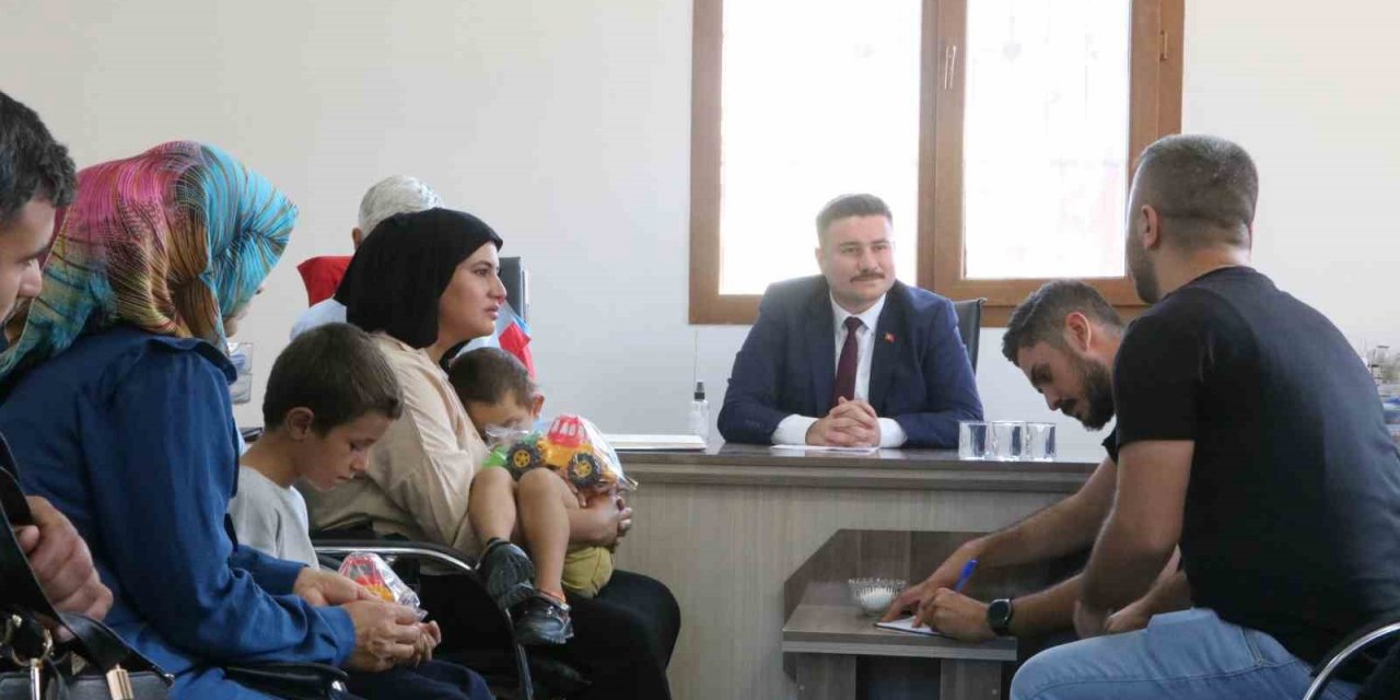 Devlet sıcak yüzünü enkaz kentte gösterdi