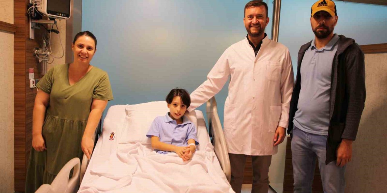 Oyun oynarken boğazına üzüm kaçtı, operasyonla kurtuldu