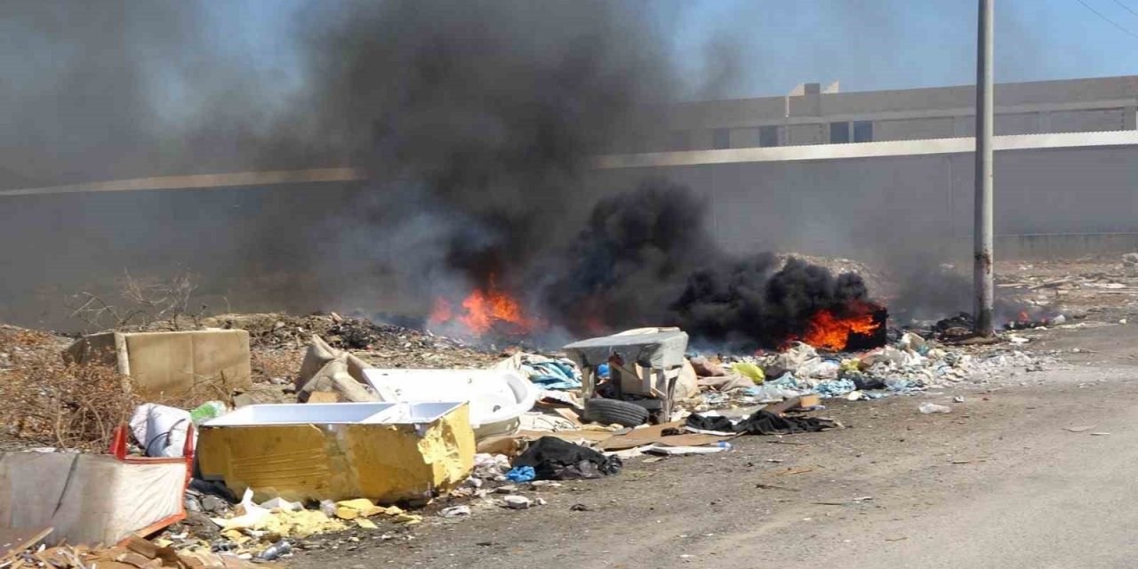 Sanayi sitesinde hurdalık yangını esnafı isyan ettirdi
