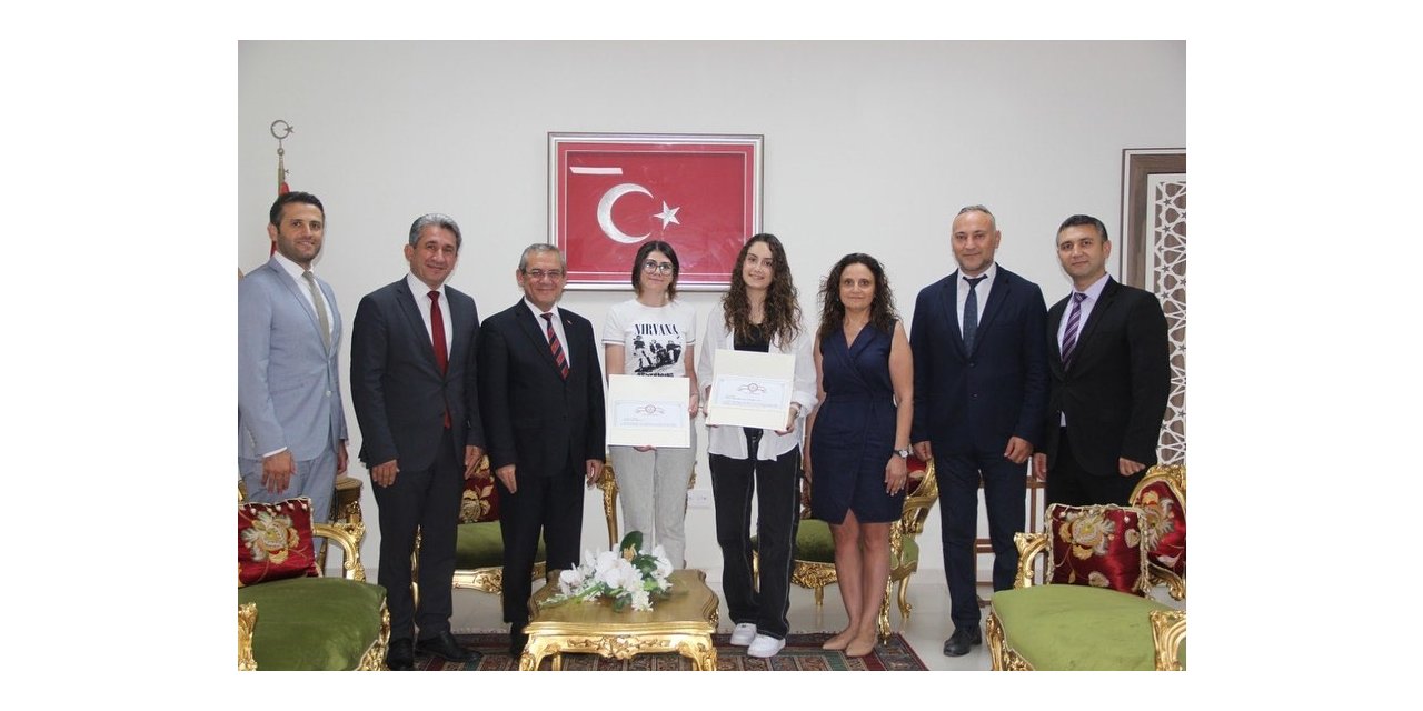 YKS 2023’te Türkiye derecesi yapan öğrenciler Kaymakam Eriş ile bir araya geldi