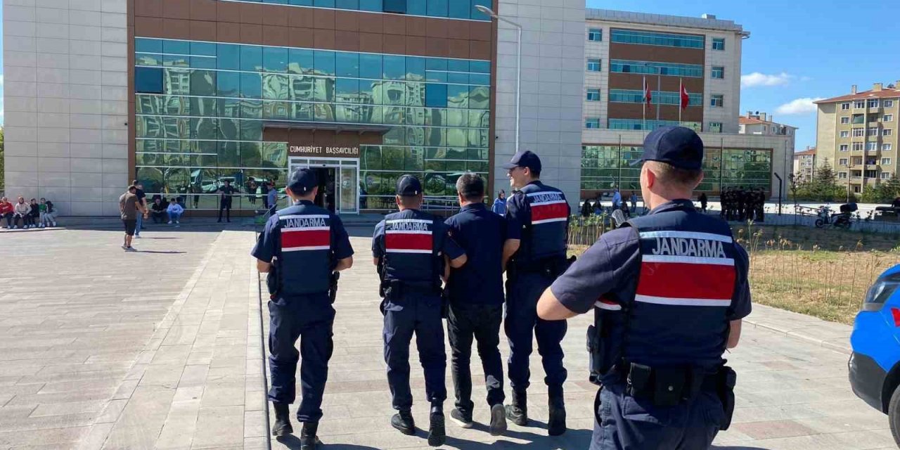 FETÖ ve dolandırıcılıktan aranan zanlı tutuklandı