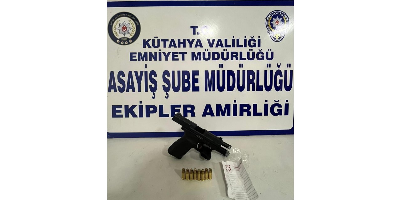 Kütahya’da şüphe üzerine durdurulan araçta silah ve uyuşturucu bulundu