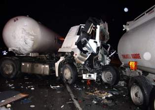 Konya'da iki tanker çarpıştı: 1 ölü