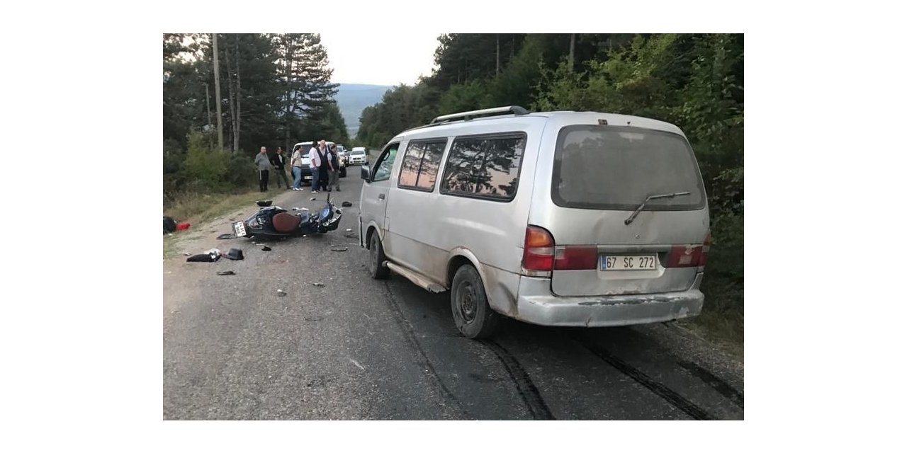 Minibüsle çarpışan motosikletin sürücüsü hayatını kaybetti