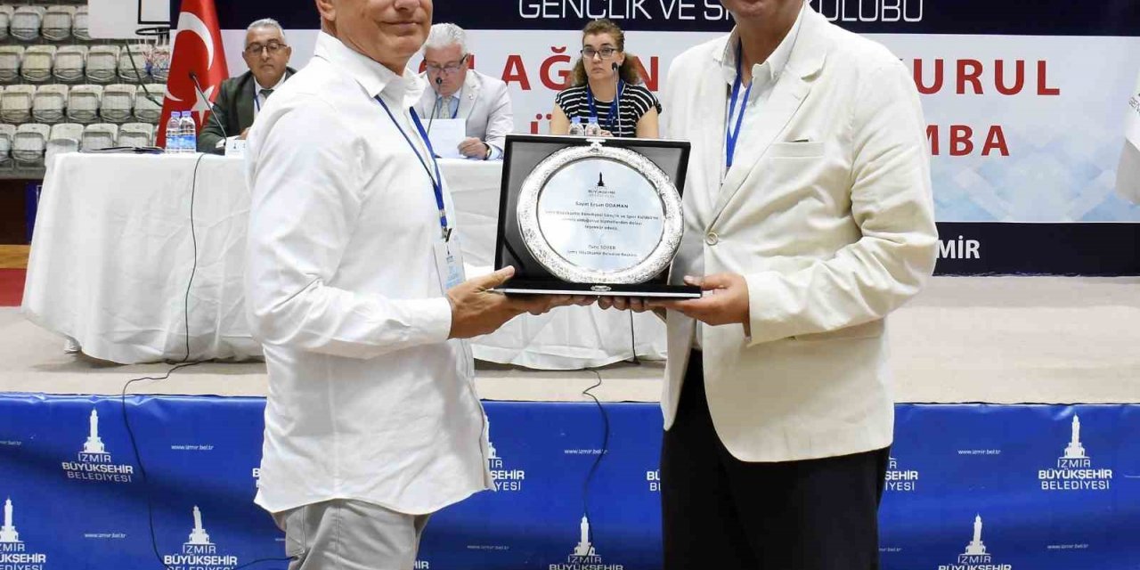 İzmir Büyükşehir Belediyesi Gençlik ve Spor Kulübü’nde bayrak değişimi