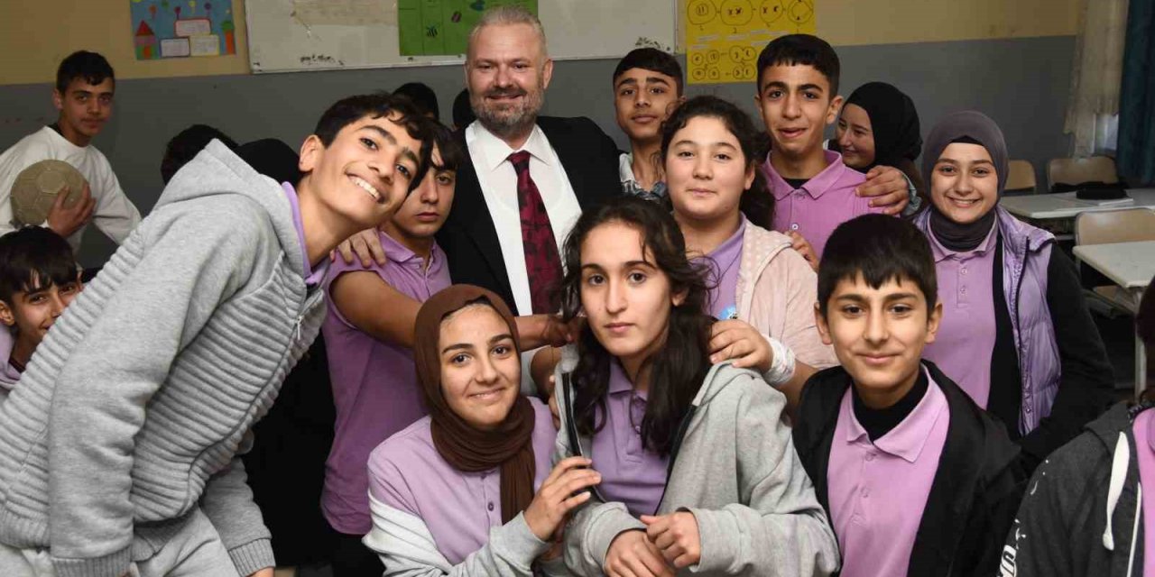 Pehlivan’dan öğrencilere dijital eğitim desteği