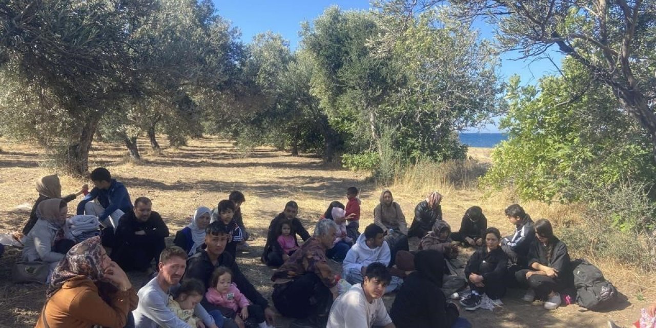 Ayvacık’ta 14 kaçak göçmen ile 1 göçmen kaçakçısı yakalandı