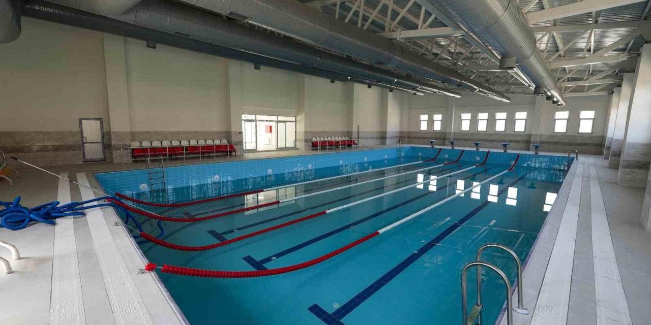 Büyükşehir Belediyesi Kulp yarı olimpik yüzme havuzunu tamamladı