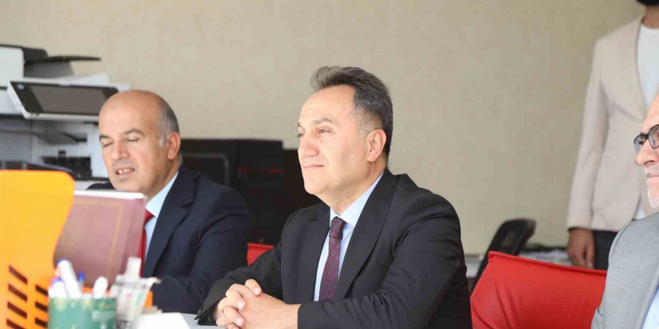 Rektörden lise öğrencilerine açılış dersi